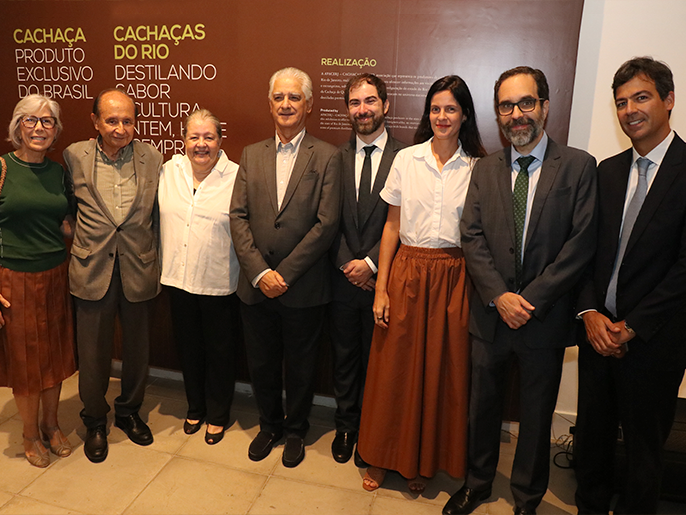 Exposição dedicada à história da cachaça é prorrogada e fica em cartaz até 5 de julho no Centro Cultural PGE-RJ
