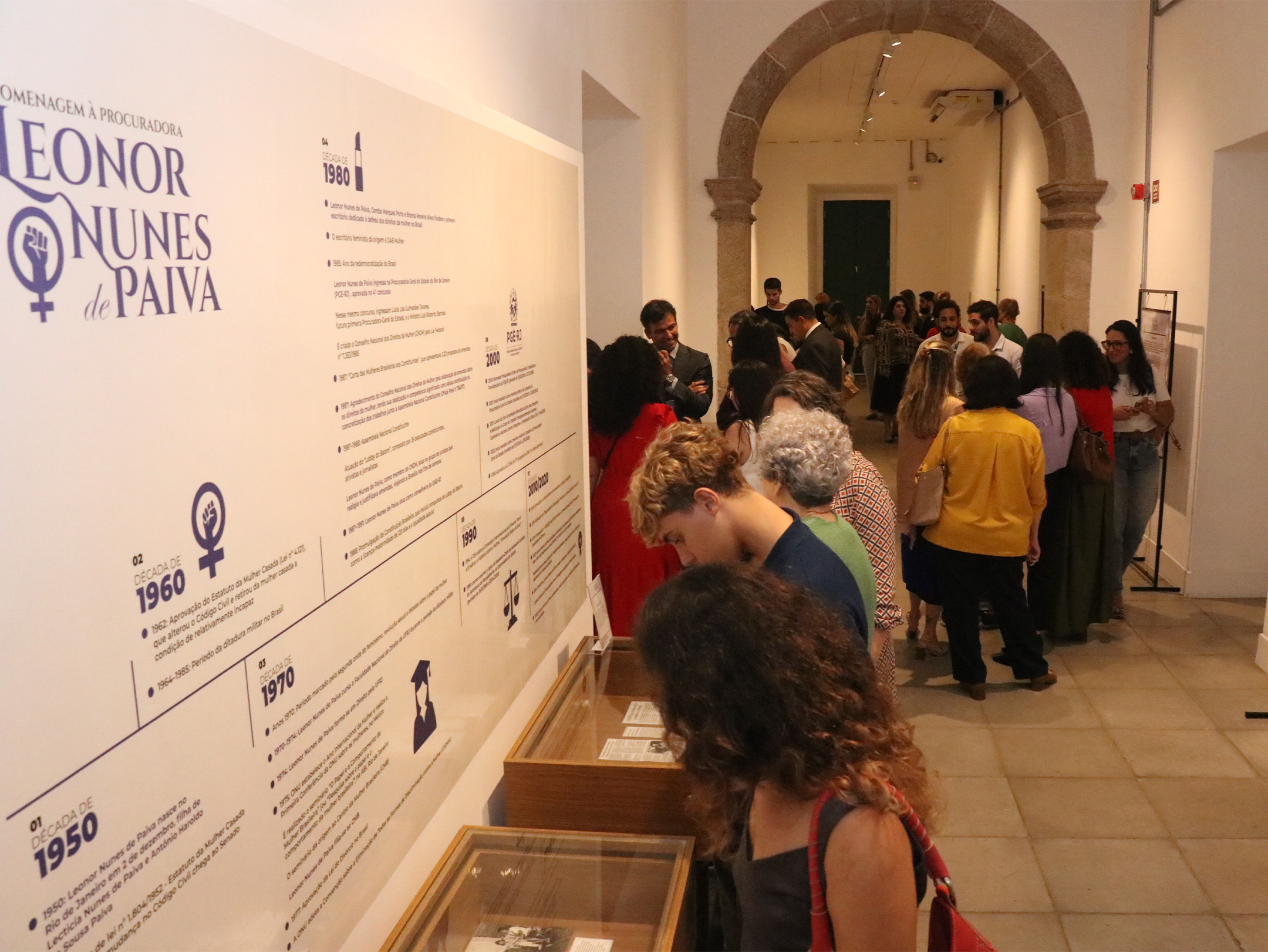 PGE-RJ homenageia a aposentadoria de Leonor Nunes de Paiva com exposição dedicada à sua trajetória